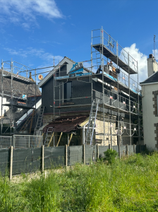 Surélévation d’une toiture, création d’un étage sur la commune d’Auray